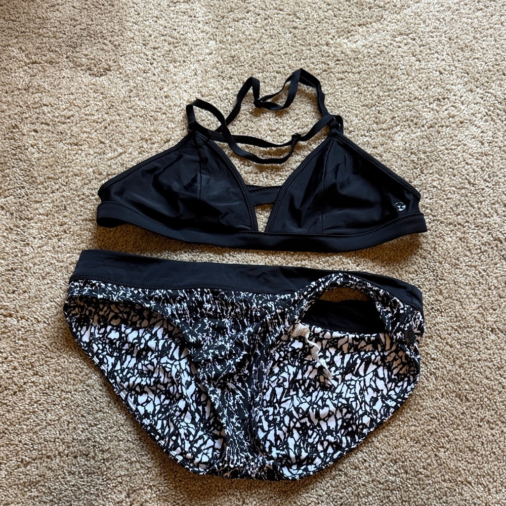 Lululemon Athletica Black and White Bra Set